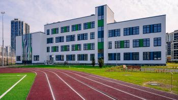 Новая школа на Авиаконструкторов готова к приему учеников: завершен кадастровый учет